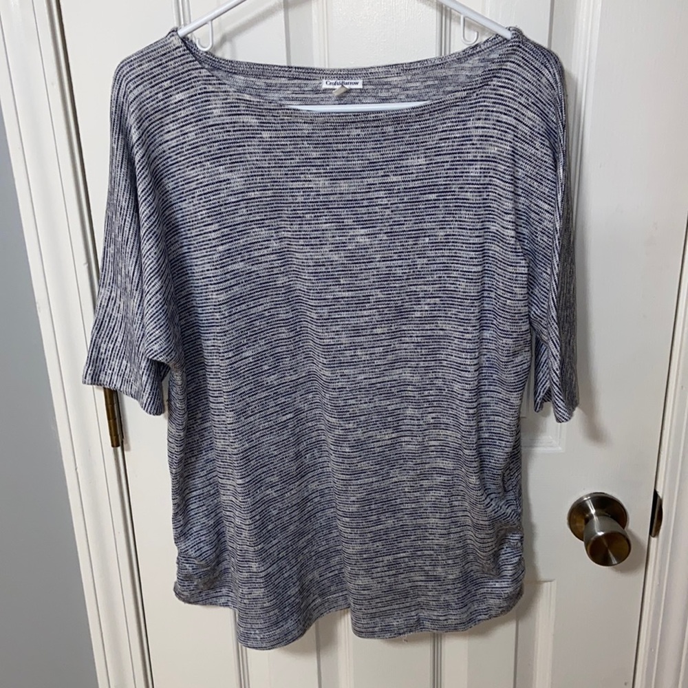 Black and white shirt sleeve sweater (L)